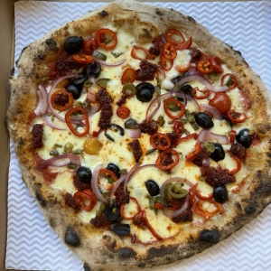 Diavola - nduja, jalapeños, chillies, plum toms, red pepper, olives Diavola - nduja, jalapeños, chillies, plum toms, red pepper, olives